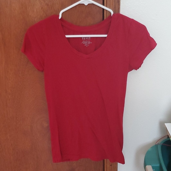 Simple red shirt - Picture 1 of 1